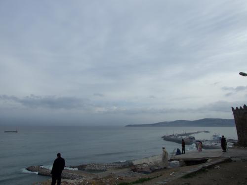 タンジェからジブラルタル海峡を望む